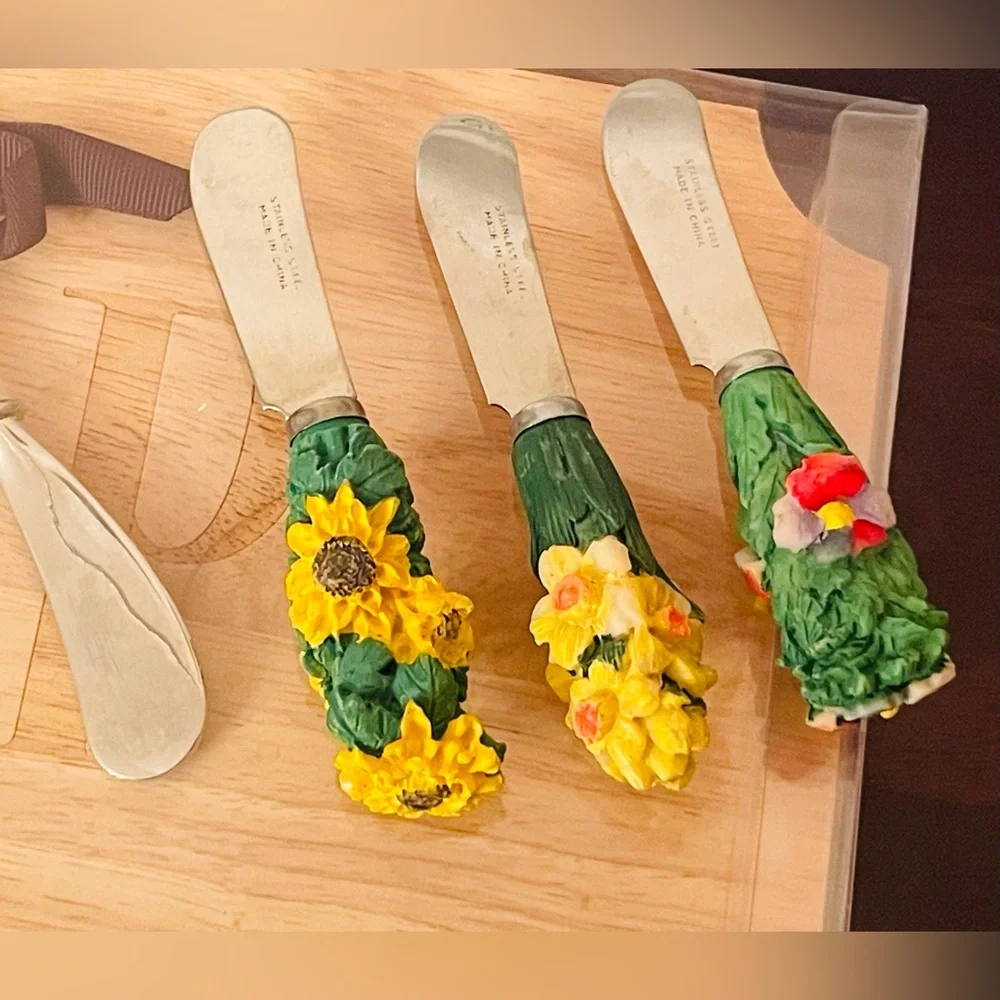 Mud Pie Floral Cheese Board Set Monogram P (NIB) Spring Spreader Knives Gift
